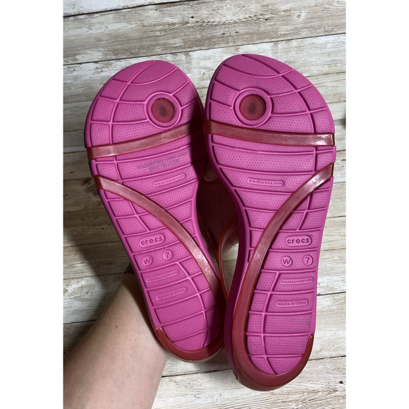 Crocs Sandals Womens 7 Pink Really Sexy T Strap Jelly Thongs Beach Summer - Picture 7 of 7